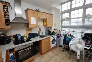 Property for Auction in London - Flat 3 Hatton Place, 118 Midland Road, Luton, Bedfordshire