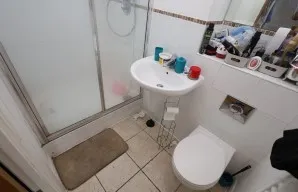 Property for Auction in London - Flat 3 Hatton Place, 118 Midland Road, Luton, Bedfordshire