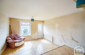 Property for Auction in London - Basement Flat, 8 Percival Terrace, Dover, Kent