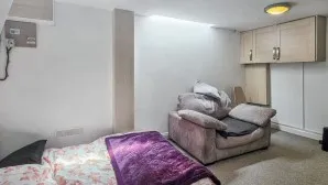 Property for Auction in London - Basement Flat, 16 South Ealing Road, Ealing, London