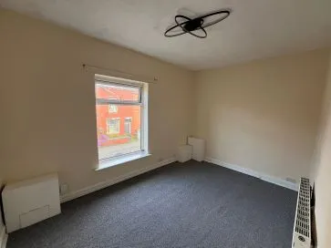 Property for Auction in Manchester - Flat Above, 31 Coalshaw Green Road, Chadderton, Oldham
