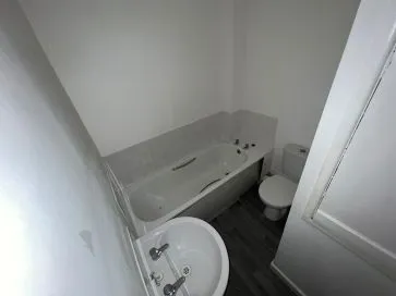 Property for Auction in Manchester - Flat Above, 31 Coalshaw Green Road, Chadderton, Oldham