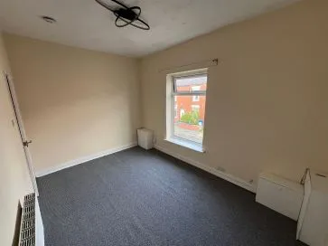 Property for Auction in Manchester - Flat Above, 31 Coalshaw Green Road, Chadderton, Oldham