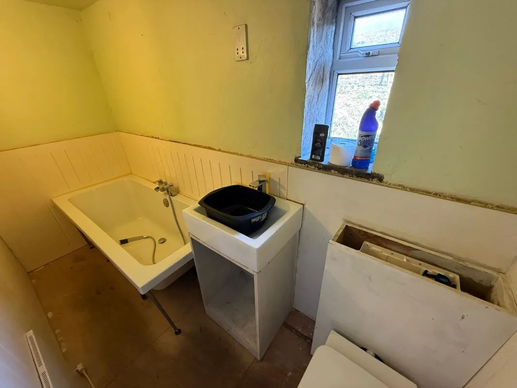 Dry Corner Farm, Rochdale Road, Bacup, Lancashire, OL13 9XF - Online Auctions