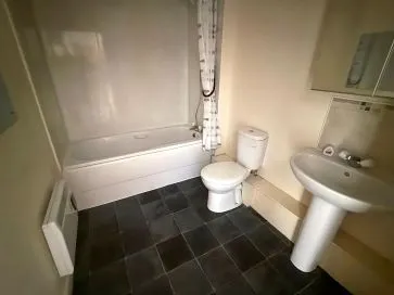 Property for Auction in Manchester - 35 Regent Court, Albert Promenade, Halifax, West Yorkshire