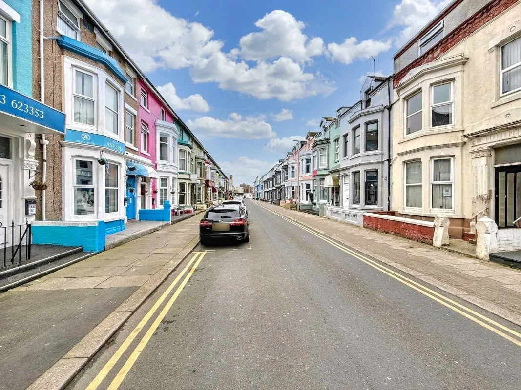 Hull Road, Blackpool, Blackpool, FY1 4QB - Online Auctions