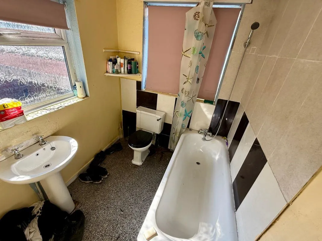 Mayfield Road, Oldham, Lancashire, OL1 4LG - Online Auctions