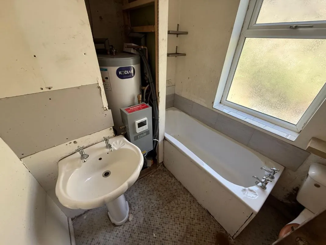 Bacup Road, Todmorden, West Yorkshire, OL14 7HG - Online Auctions