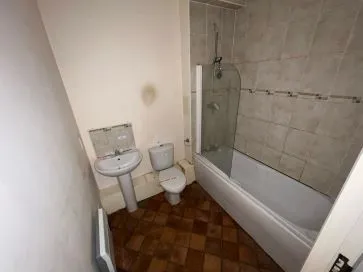 Property for Auction in Manchester - 47 Regent Court, Albert Promenade, Halifax, West Yorkshire