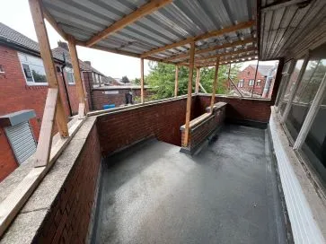 Property for Auction in Manchester - 1 & 1A Parkgate, Chadderton, Oldham