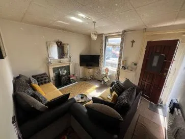 Property for Auction in Manchester - 21 Huddersfield Road, Stalybridge