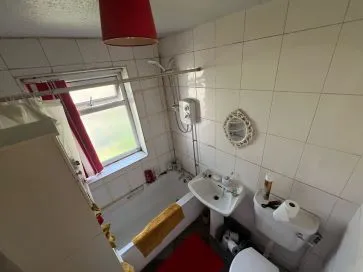 Property for Auction in Manchester - 21 Huddersfield Road, Stalybridge