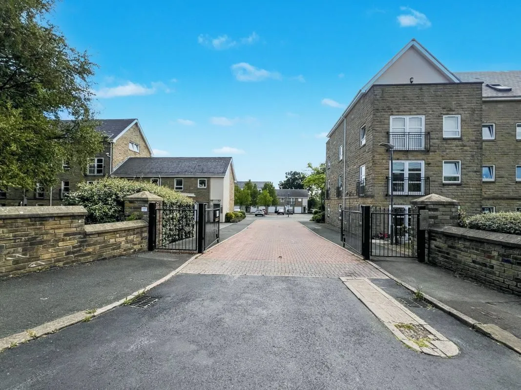 Regent Court, Albert Promenade, Halifax, West Yorkshire, HX3 0HD - Online Auctions