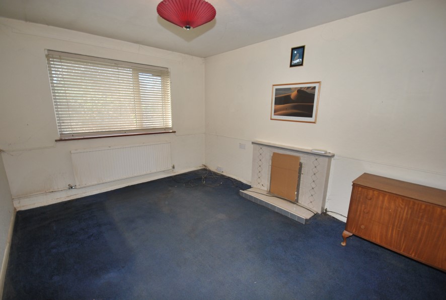 Property for Auction in Northamptonshire - 45 Greenview Drive, Links View, Northampton, Northamptonshire