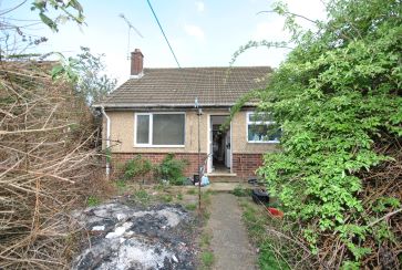 Property for Auction in Northamptonshire - 45 Greenview Drive, Links View, Northampton, Northamptonshire