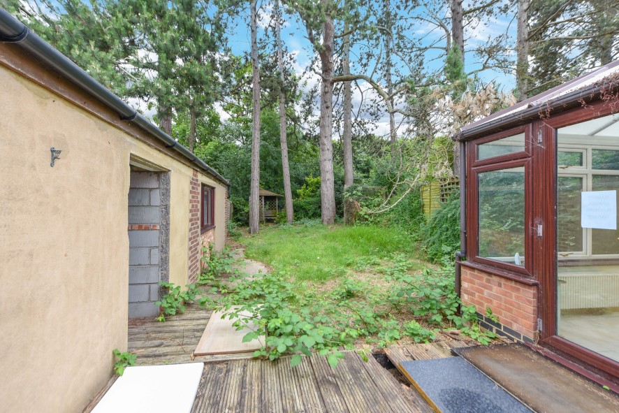 Property for Auction in Northamptonshire - 48 Charnwood Avenue, Northampton, Northamptonshire NN3 3DU