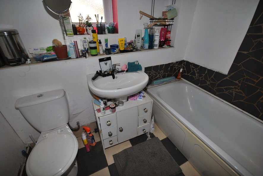 Property for Auction in Northamptonshire - 64 Ermine Road, Northampton, Northamptonshire