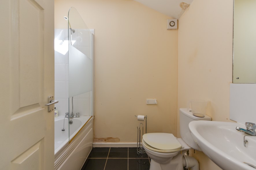 Property for Auction in Northamptonshire - Home Farm Cottage, Home Farm Lane, Northampton, Northamptonshire