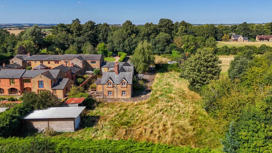 Property for Auction in Northamptonshire - Home Farm Cottage, Home Farm Lane, Northampton, Northamptonshire