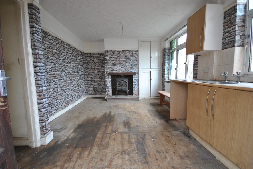 Property for Auction in Northamptonshire - 16 Kislingbury Road, Rothersthorpe, Northampton, Northamptonshire