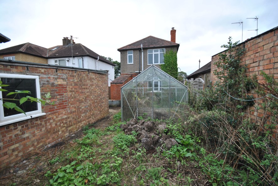 Property for Auction in Northamptonshire - 16 Kislingbury Road, Rothersthorpe, Northampton, Northamptonshire