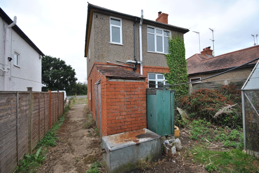 Property for Auction in Northamptonshire - 16 Kislingbury Road, Rothersthorpe, Northampton, Northamptonshire