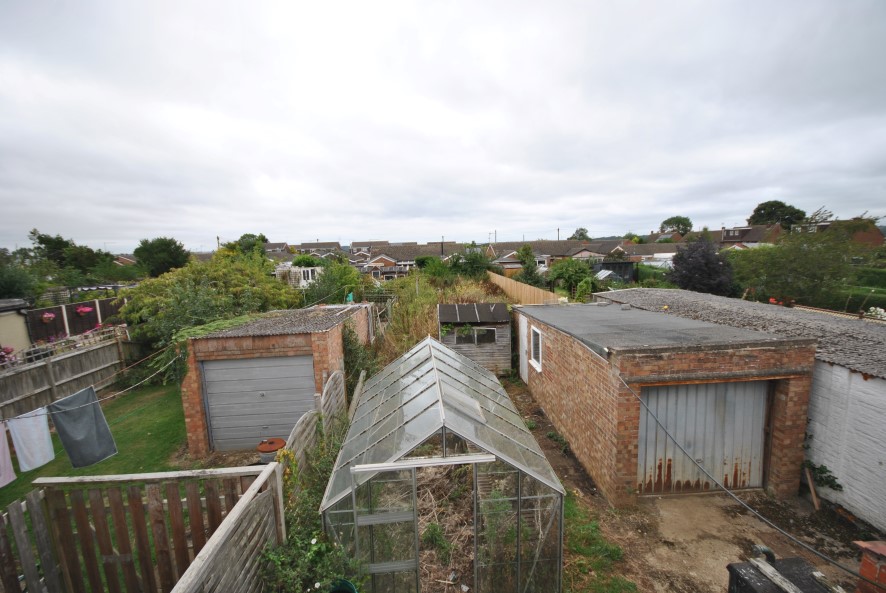 Property for Auction in Northamptonshire - 16 Kislingbury Road, Rothersthorpe, Northampton, Northamptonshire