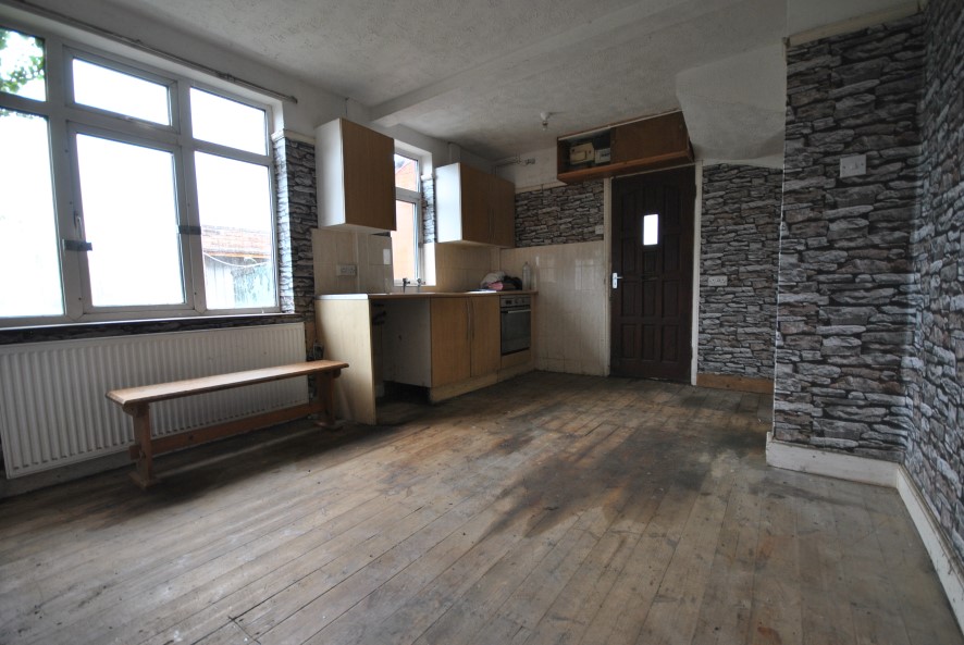 Property for Auction in Northamptonshire - 16 Kislingbury Road, Rothersthorpe, Northampton, Northamptonshire