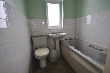 Property for Auction in Northamptonshire - 16 Kislingbury Road, Rothersthorpe, Northampton, Northamptonshire