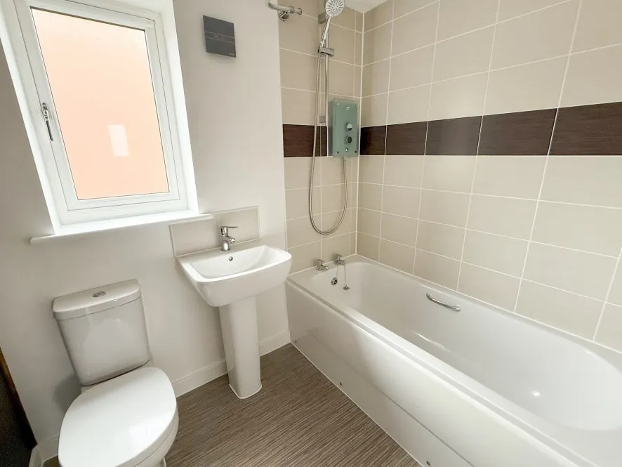 Property for Auction in Northamptonshire - 1 Green Crescent, Desborough, Kettering, Northamptonshire NN14 2FL