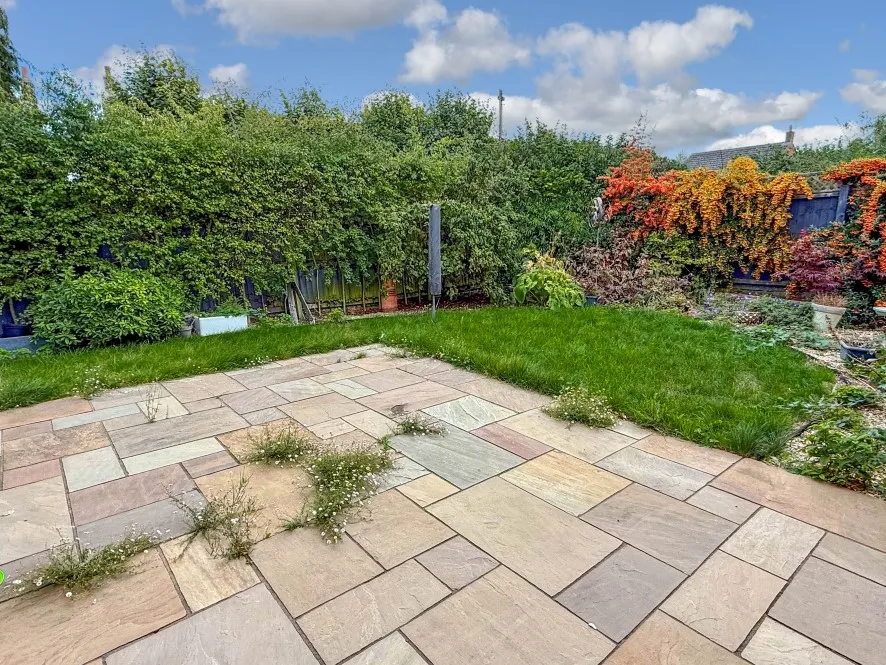 Property for Auction in Northamptonshire - 1 Green Crescent, Desborough, Kettering, Northamptonshire NN14 2FL