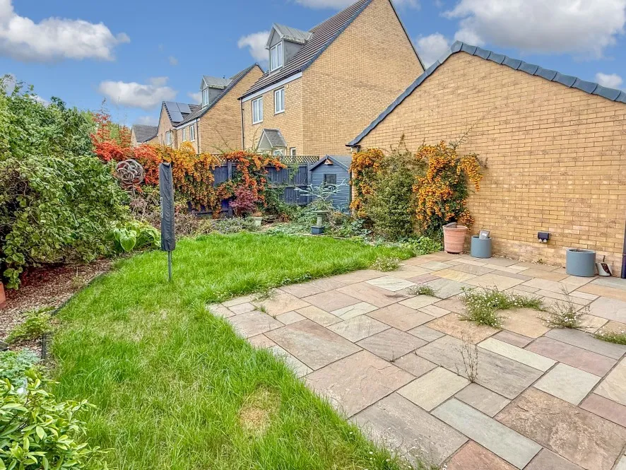 Property for Auction in Northamptonshire - 1 Green Crescent, Desborough, Kettering, Northamptonshire NN14 2FL