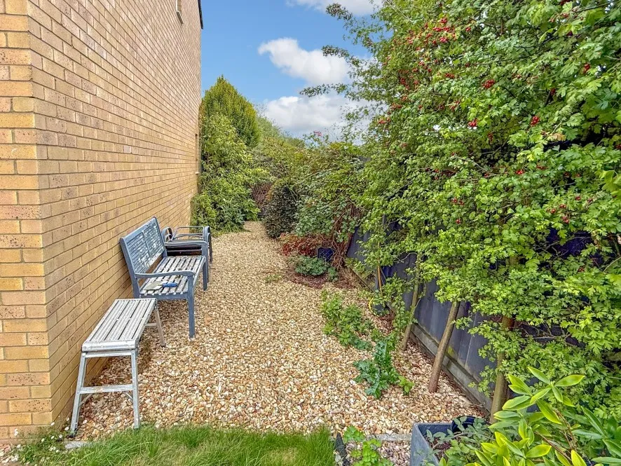 Property for Auction in Northamptonshire - 1 Green Crescent, Desborough, Kettering, Northamptonshire NN14 2FL