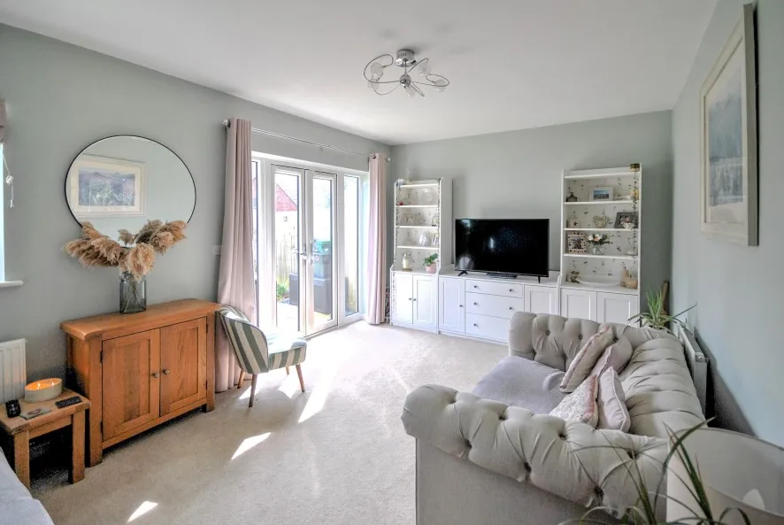 Property for Auction in Northamptonshire - 7 Scott Close, Northampton, Northamptonshire NN5 4DZ