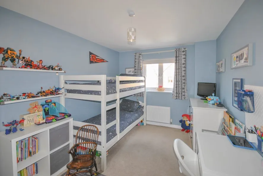 Property for Auction in Northamptonshire - 7 Scott Close, Northampton, Northamptonshire NN5 4DZ