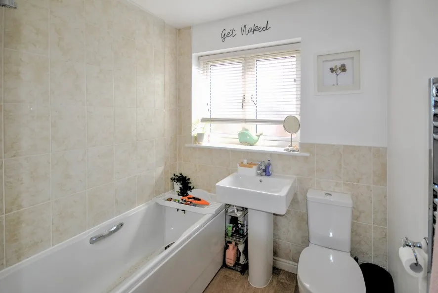 Property for Auction in Northamptonshire - 7 Scott Close, Northampton, Northamptonshire NN5 4DZ