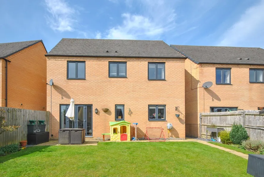 Property for Auction in Northamptonshire - 7 Scott Close, Northampton, Northamptonshire NN5 4DZ