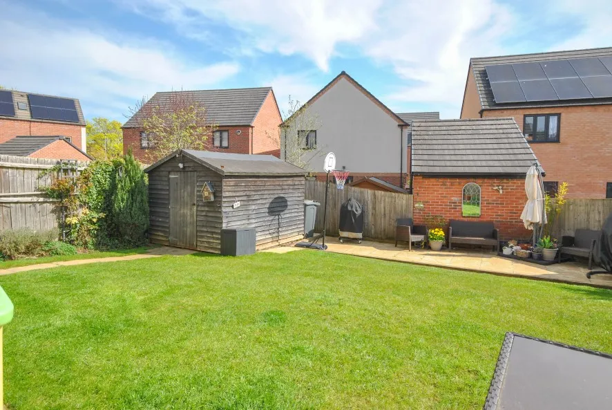 Property for Auction in Northamptonshire - 7 Scott Close, Northampton, Northamptonshire NN5 4DZ