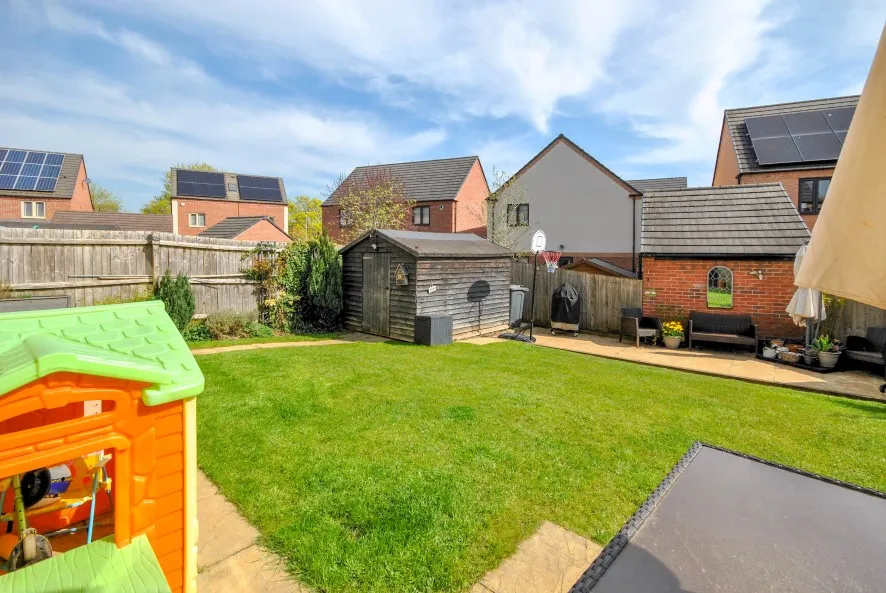 Property for Auction in Northamptonshire - 7 Scott Close, Northampton, Northamptonshire NN5 4DZ