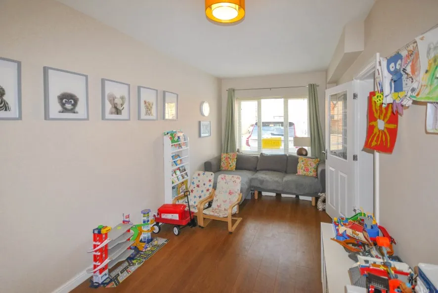 Property for Auction in Northamptonshire - 7 Scott Close, Northampton, Northamptonshire NN5 4DZ