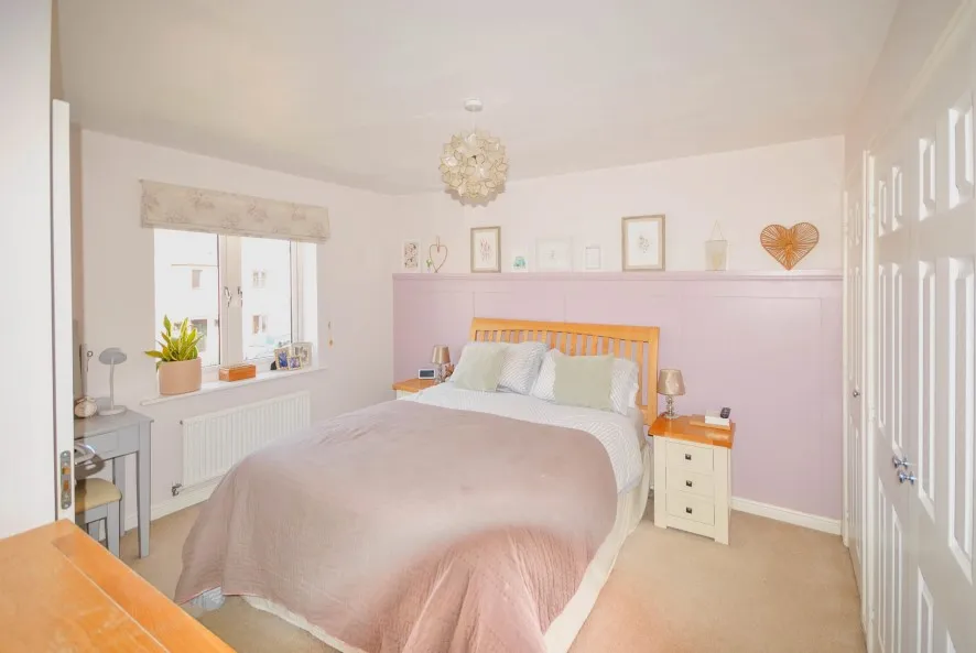 Property for Auction in Northamptonshire - 7 Scott Close, Northampton, Northamptonshire NN5 4DZ