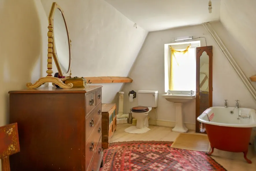 Property for Auction in Northamptonshire - 10 Church Way, Grendon, Northampton, Northamptonshire NN7 1JE