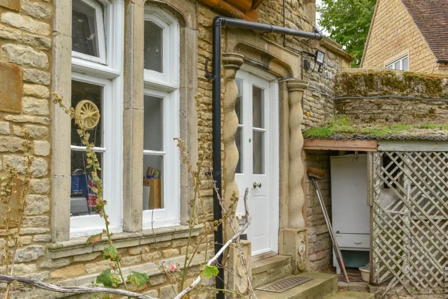 Property for Auction in Northamptonshire - 10 Church Way, Grendon, Northampton, Northamptonshire NN7 1JE