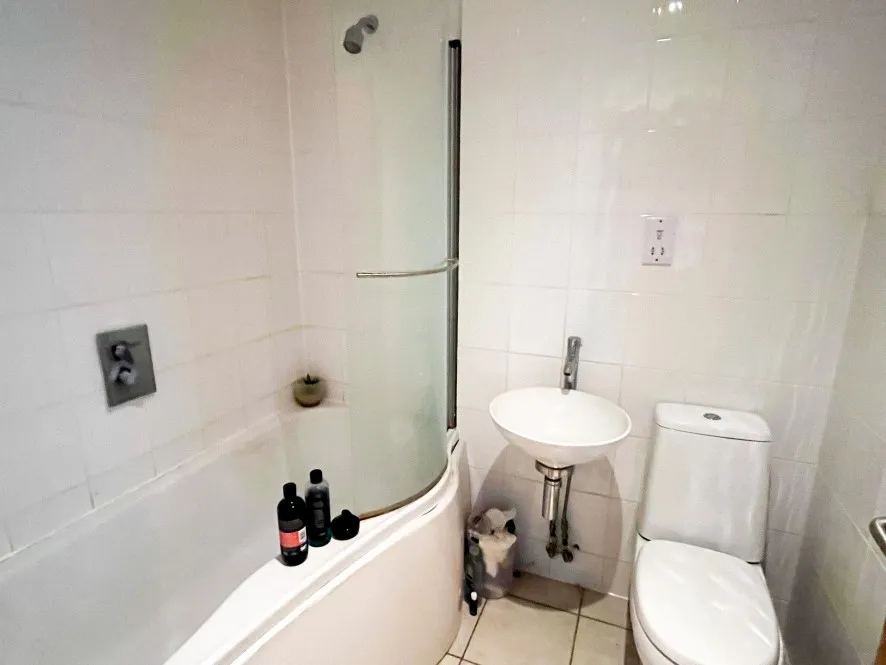 Property for Auction in Northamptonshire - Flat A5 South Building, Borough Shoe Factory, 25 Warmonds Hill, Higham Ferrers, Rushden, Northamptonshire NN10 8PQ