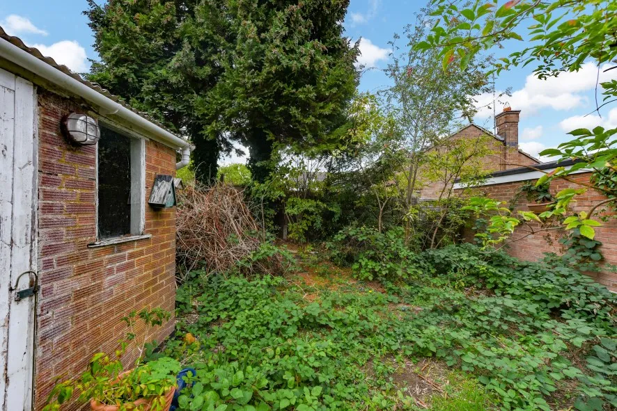 Property for Auction in Northamptonshire - 78 Highlands Avenue, Northampton, Northamptonshire NN3 6BQ