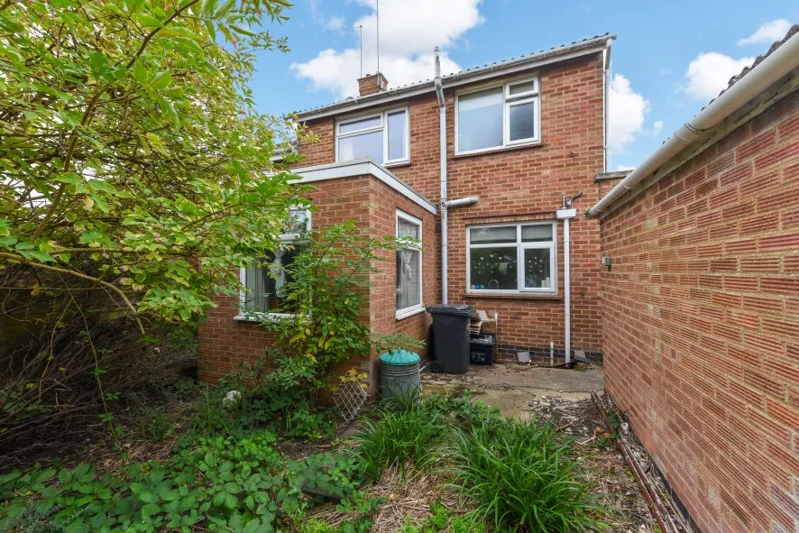 Property for Auction in Northamptonshire - 78 Highlands Avenue, Northampton, Northamptonshire NN3 6BQ