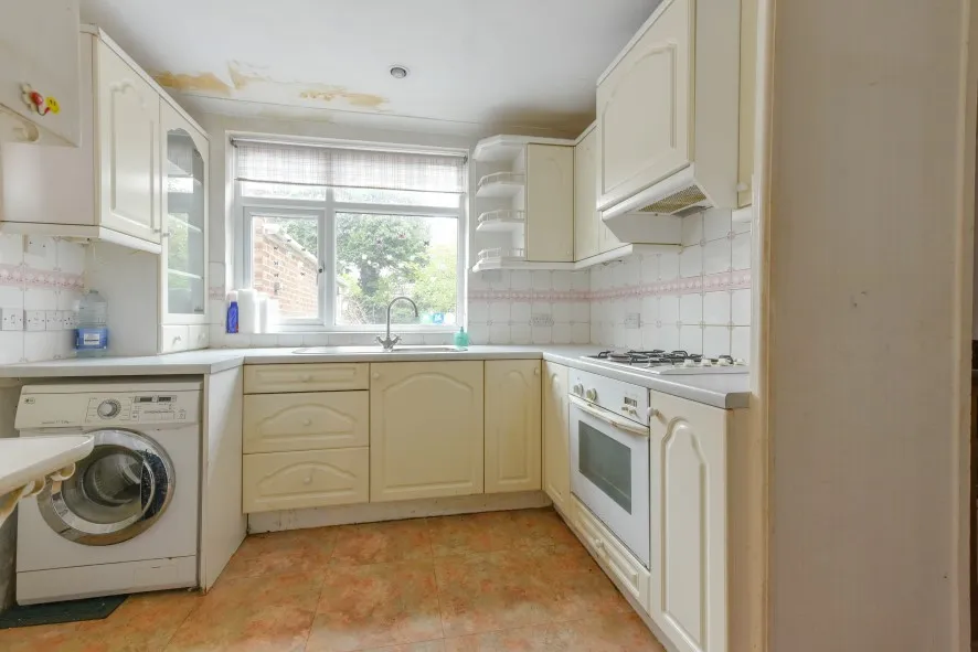 Property for Auction in Northamptonshire - 78 Highlands Avenue, Northampton, Northamptonshire NN3 6BQ