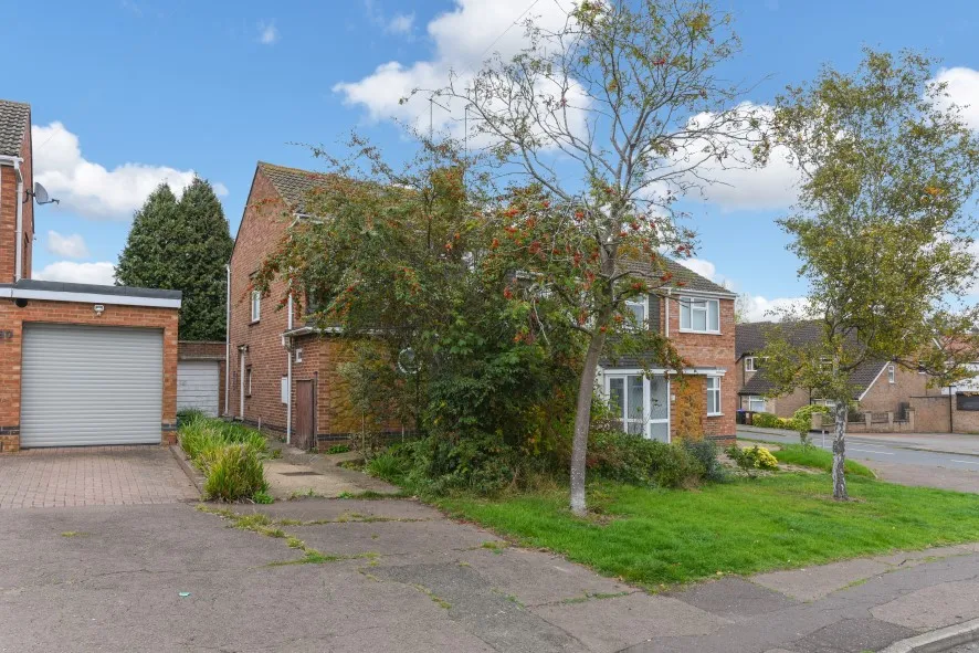 Property for Auction in Northamptonshire - 78 Highlands Avenue, Northampton, Northamptonshire NN3 6BQ