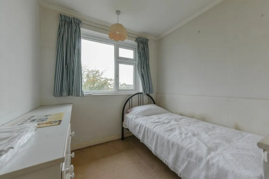 Property for Auction in Northamptonshire - 78 Highlands Avenue, Northampton, Northamptonshire NN3 6BQ