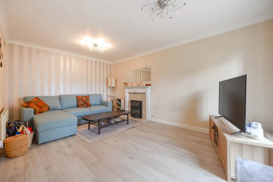 Property for Auction in Northamptonshire - 83 Scholars Court, Northampton, Northamptonshire NN1 1ES